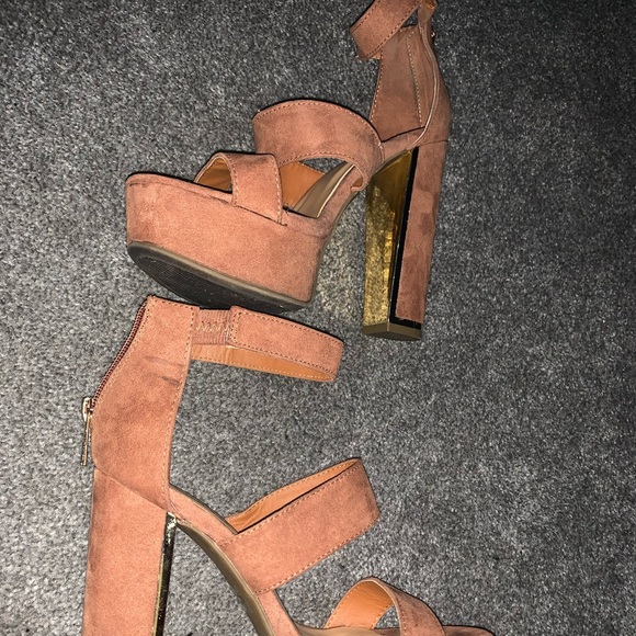 Bamboo Heels - Picture 2 of 3